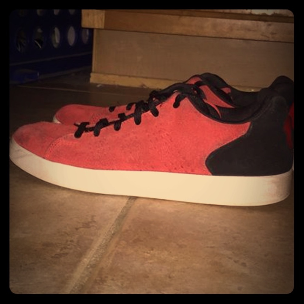 Red Derrick Rose Shoes size 5